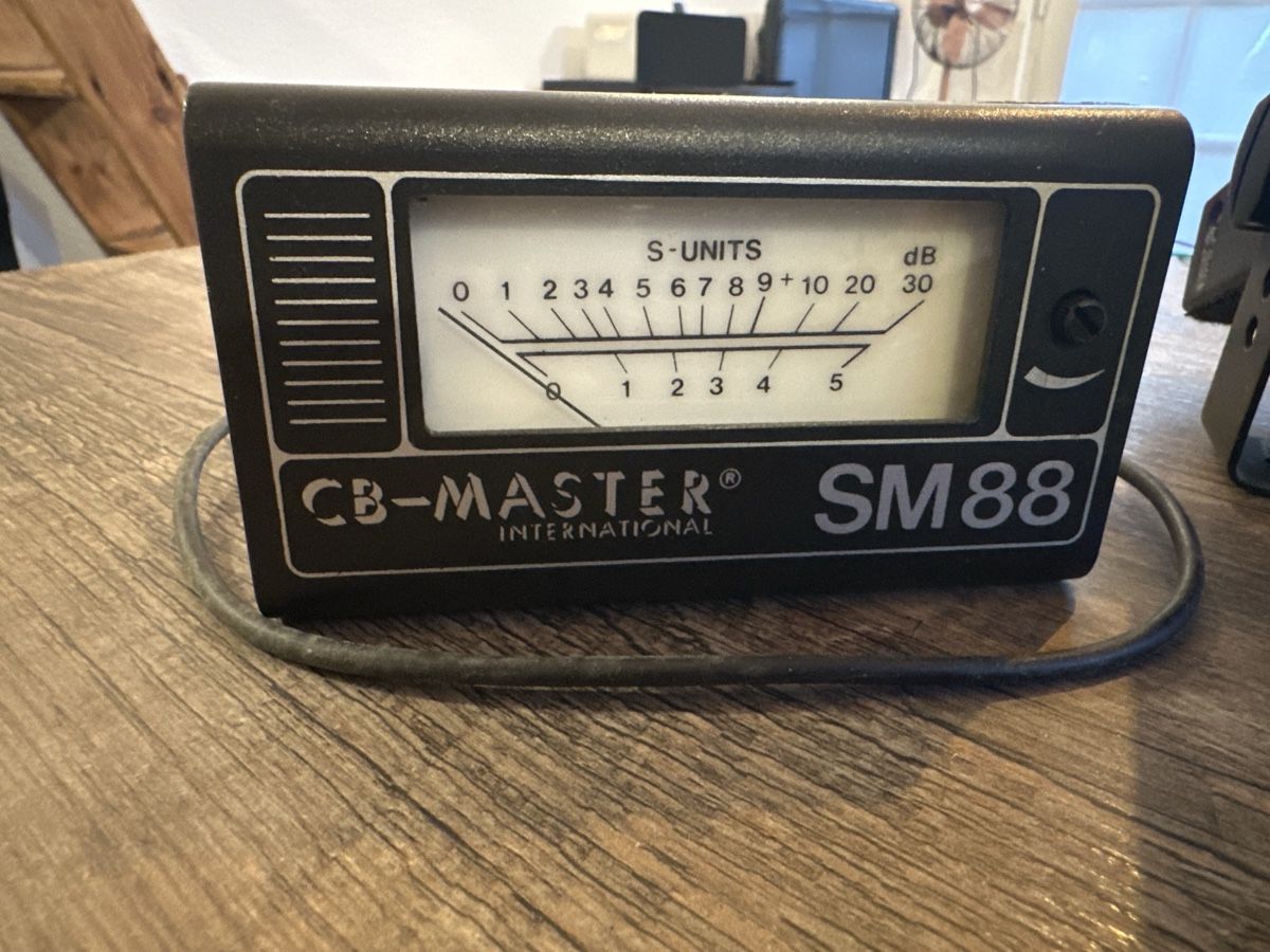 Radio: CB Transceiver Alan 100E avec S-Mètre et Matcher CB-Master – Usato da Vicques venduto da UncleBen-s 2