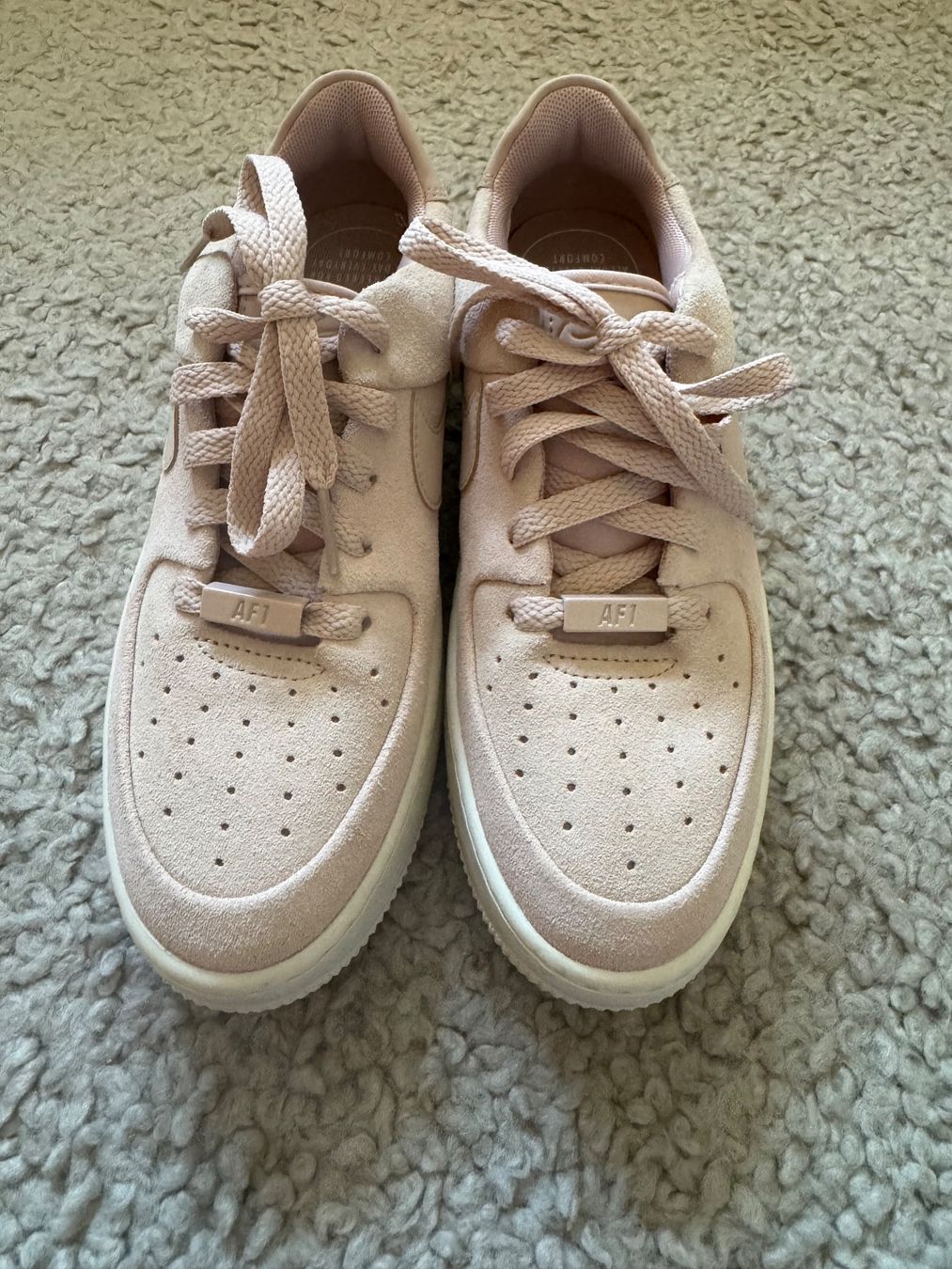 Nike Scarpe da donna: Air Force One Schuhe 36.5 NEU Wildleder – Nuovo (secondo la descrizione) da Dürrenäsch venduto da 1kirs