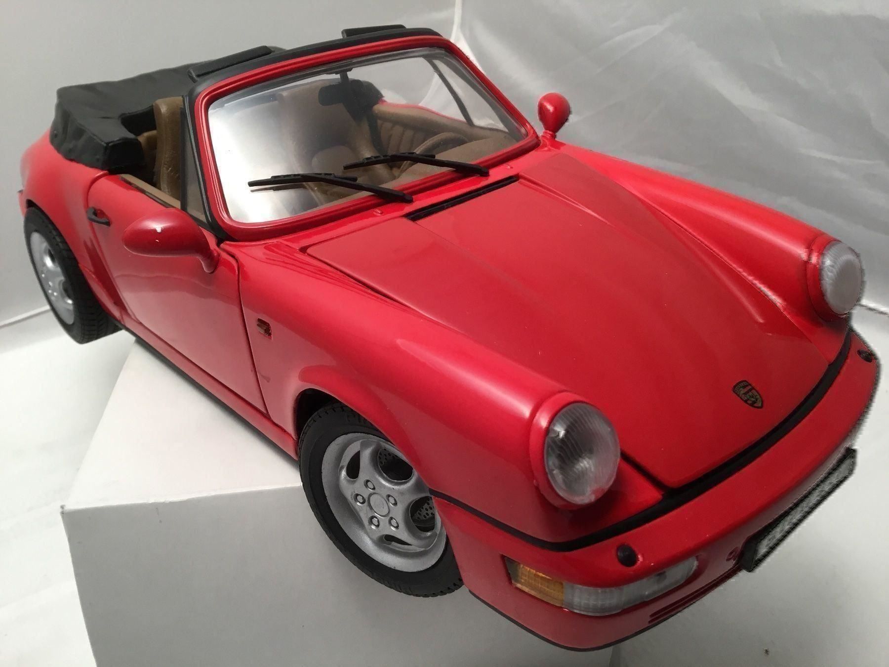 Porsche Modellini d'auto: Porsche 911 Carrera 4 Cabriolet – Nuovo e nell'imballaggio originale da Erlenbach im Simmental venduto da Model_box 1