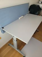 Schreibtisch höhenverstellbar mit Sichtschutz, guter Zustand