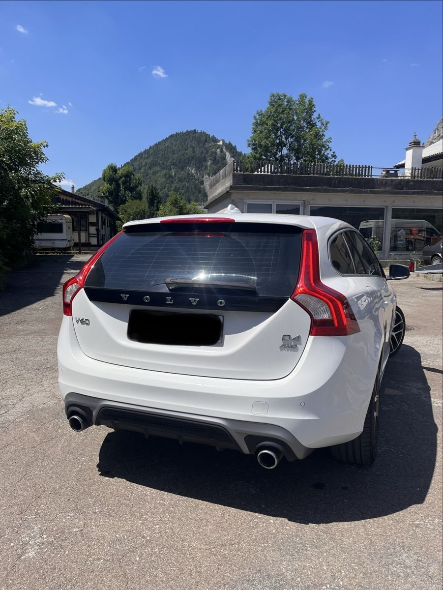 Volvo Automobili: Volvo v60 D4 awd  – Usato da Mont-de-Buttes venduto da Broussailles 1