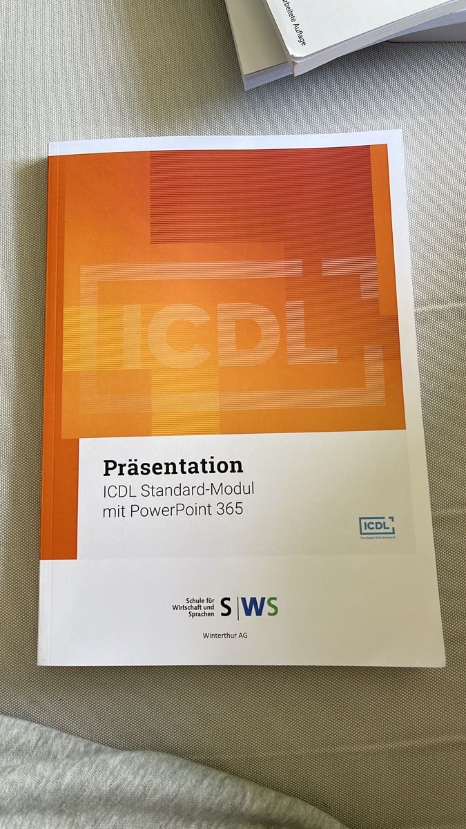 Libri: ICDL Präsentation Standard-Modul mit PowerPoint 365 – Nuovo (secondo la descrizione) da Neftenbach venduto da anisha_capone