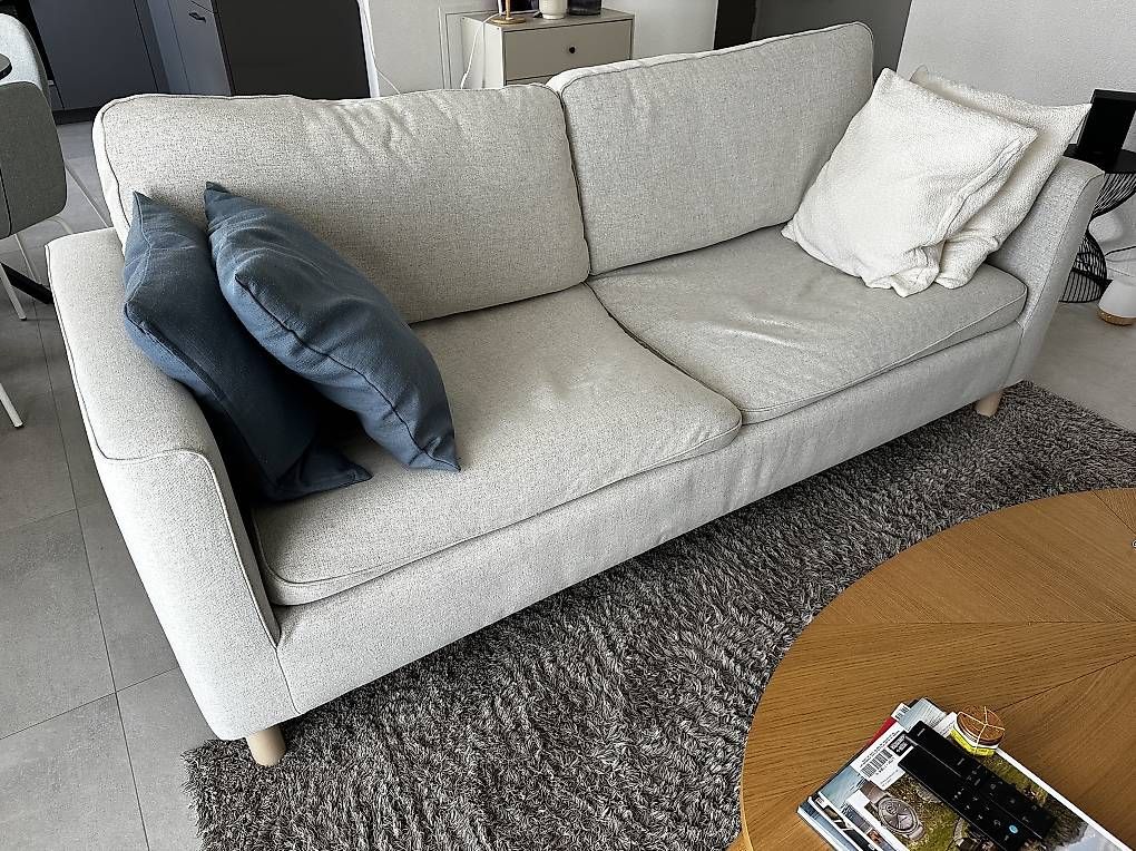 Ikea Divani: Canapé 3 places IKEA beige confortable – Usato da Peseux venduto da J_avi