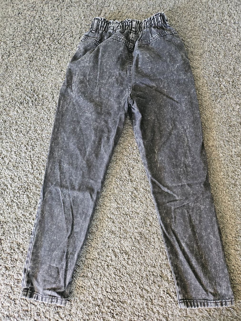H&M Pantaloni: Jeans schwarz, gerades Bein, Grösse 146 – Usato da Marthalen venduto da Himbeersugus 1