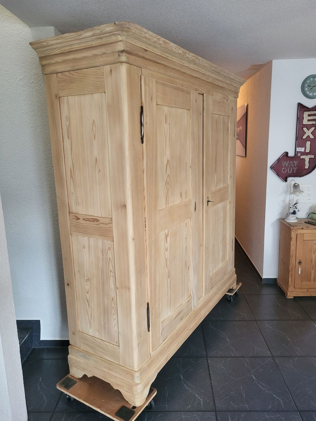 Armadi: Wunderschöner antiker Schrank restauriert – Usato da Hofstetten SO venduto da famburgert 3