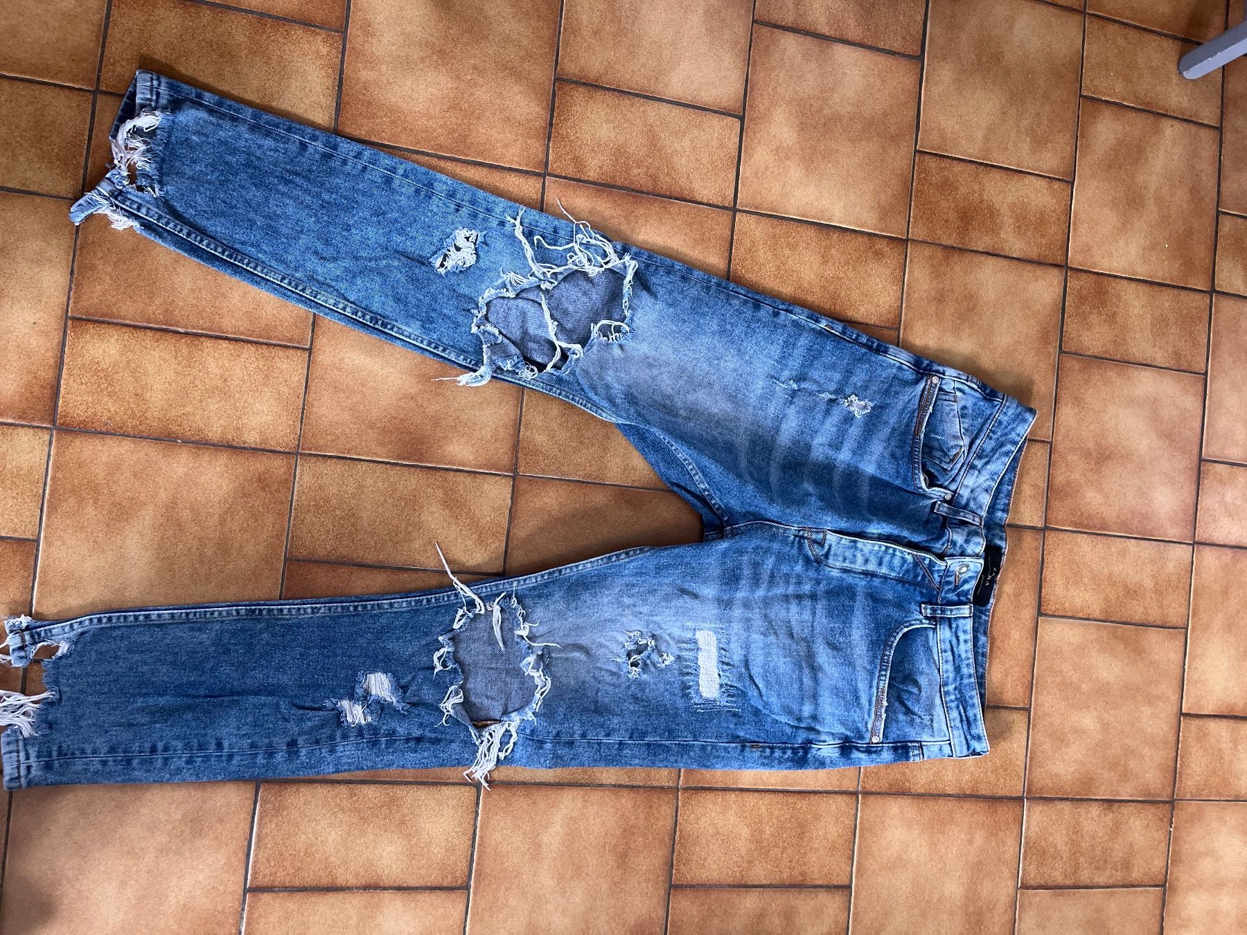 Zara Hosen: Pantalon jeans Zara Taille 40 doryan – Gebraucht aus Veyrier von kimedovapa