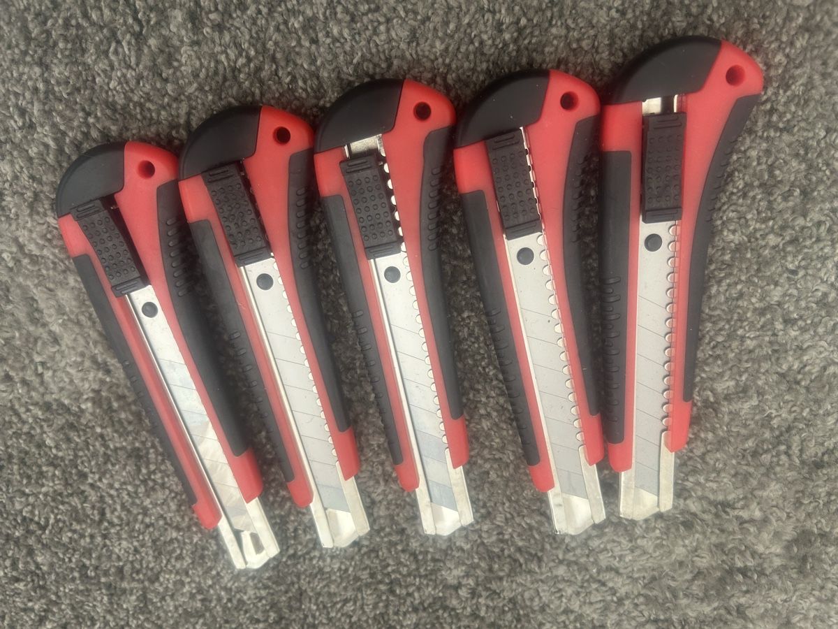 Alle Werkzeuge: Teppichmesser Cuttermesser Abbrech- Universalmesser 5 Stück – Neu (gemäss Beschreibung) aus Hittnau von Oracel