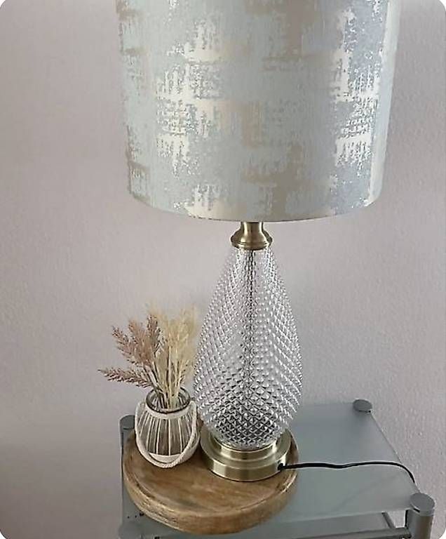 Lampade: Moderne Tischlampe mit Glasfuss – Usato da Bauma venduto da Shbak