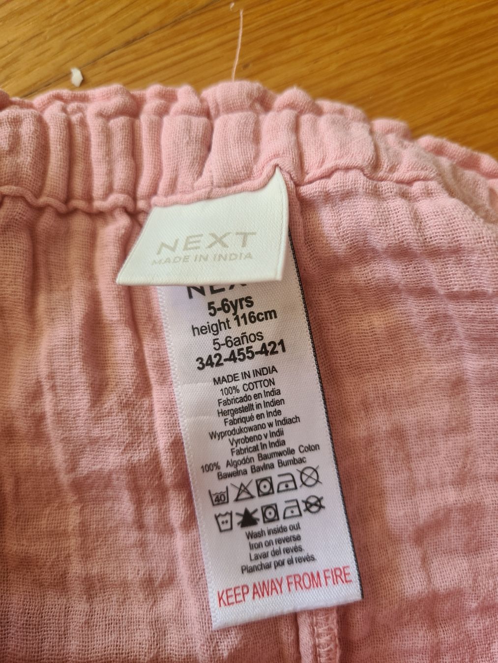 Next Pantaloni: 2 Hosen Gr 116 – Usato da Zumikon venduto da daryona 3