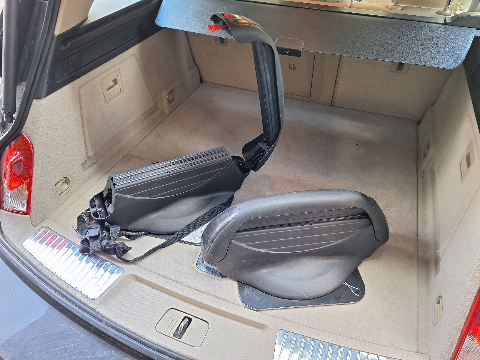 Tutti i ricambio: Magnetischer Skihalter fürs Auto – Usato da Winterthur venduto da juszku 1