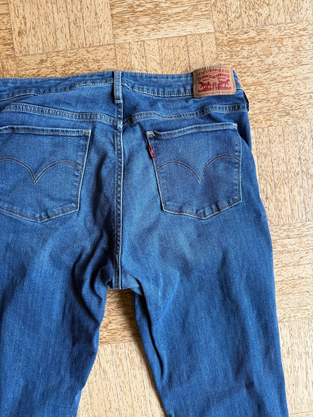 Levi's Jeans: 2 Paar Levi’s Jeans – Usato da Zürich venduto da bluebirdmon 5