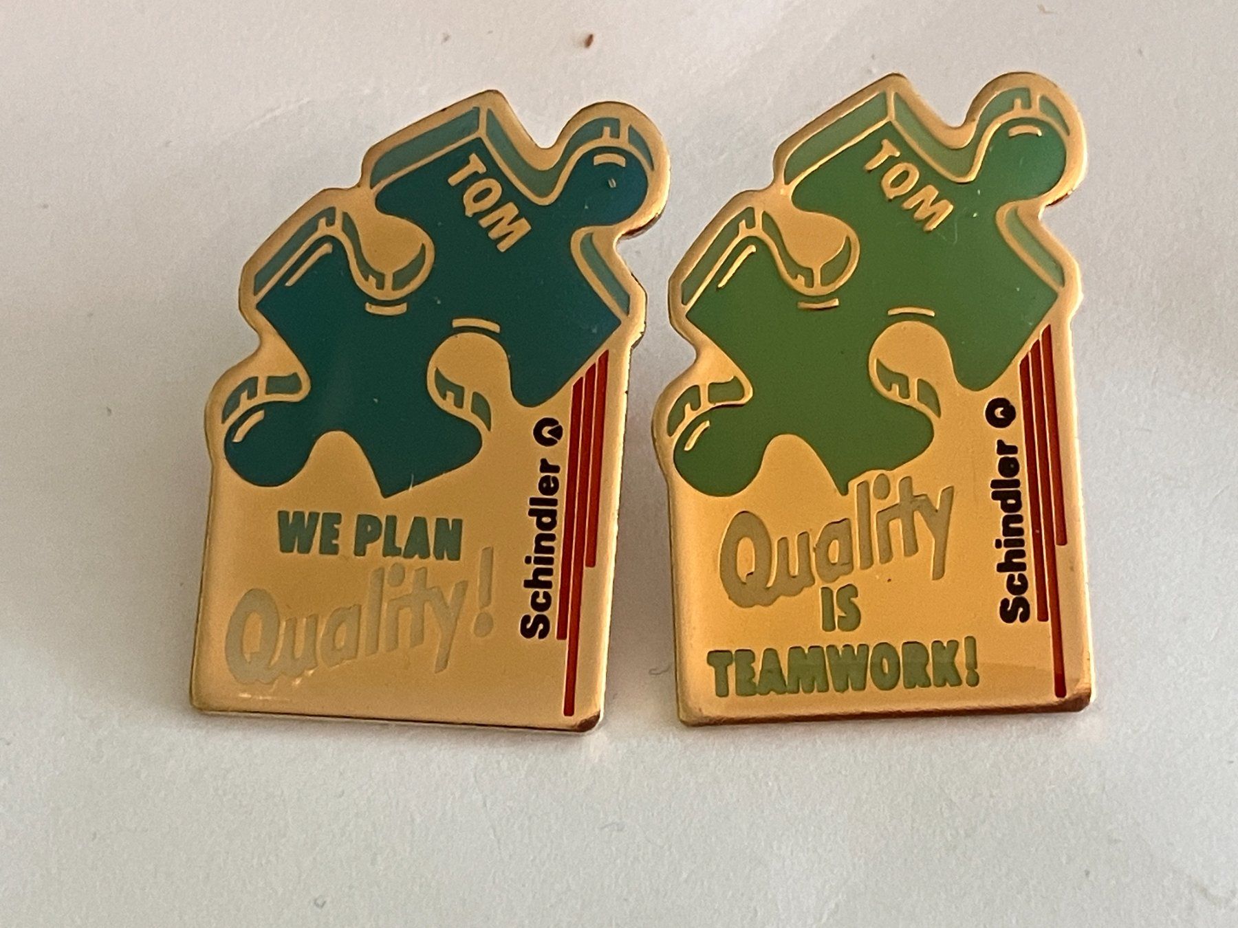 Placchette & Badge: 2 Pin Schindler Quality – Usato da Basel venduto da djwwpp