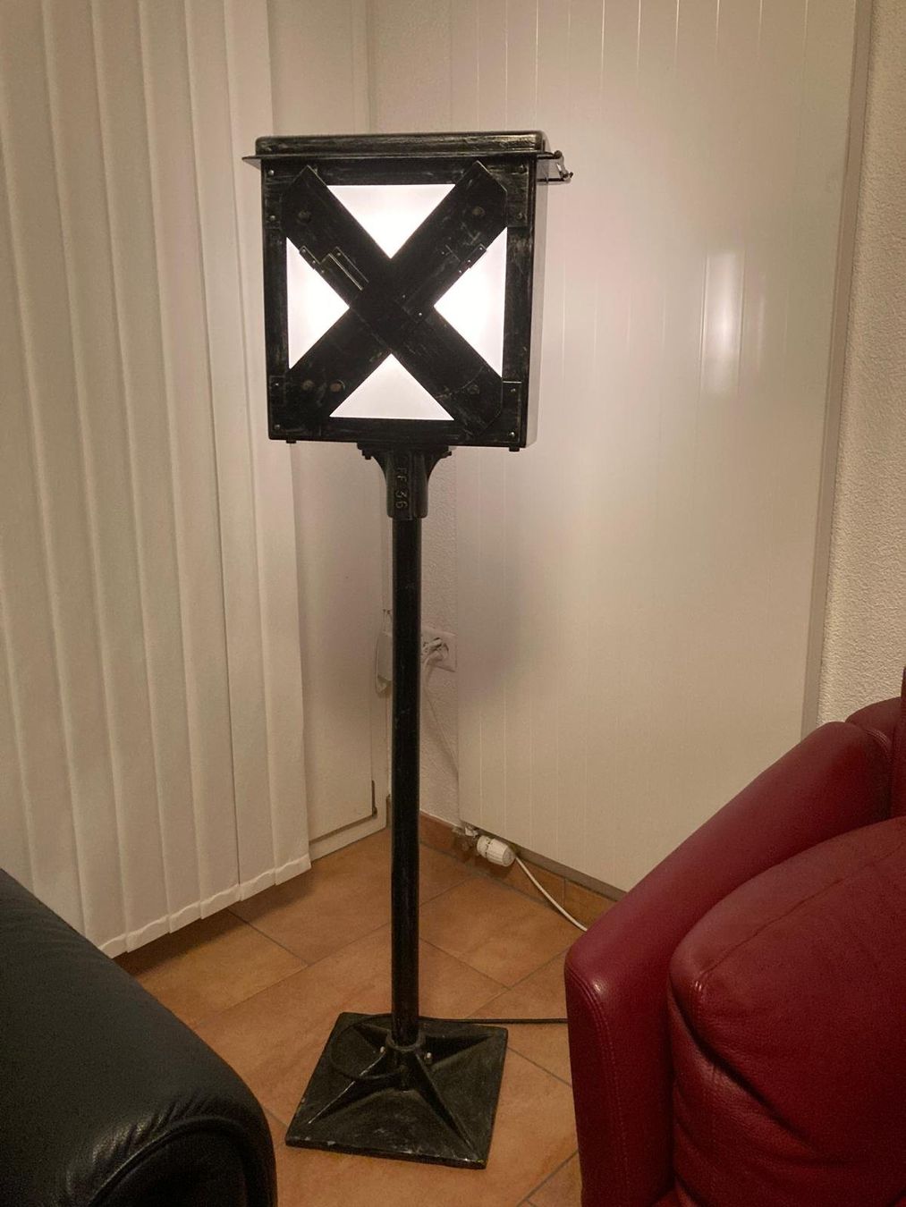 SBB/CFF/FFS Lampade: Massive SBB-Weichenlampe (Standlampe) – Usato da Thayngen venduto da Gipra
