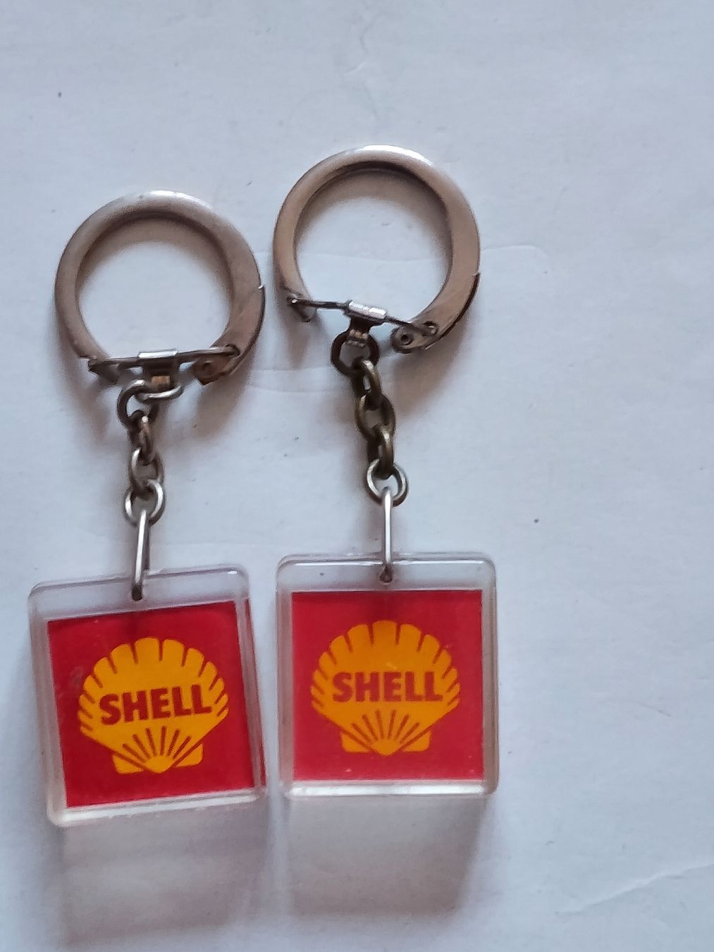 Schlüsselanhänger & - bänder: Porte-clés  Shell 2 pièces  – Gebraucht aus Bex von Canouille
