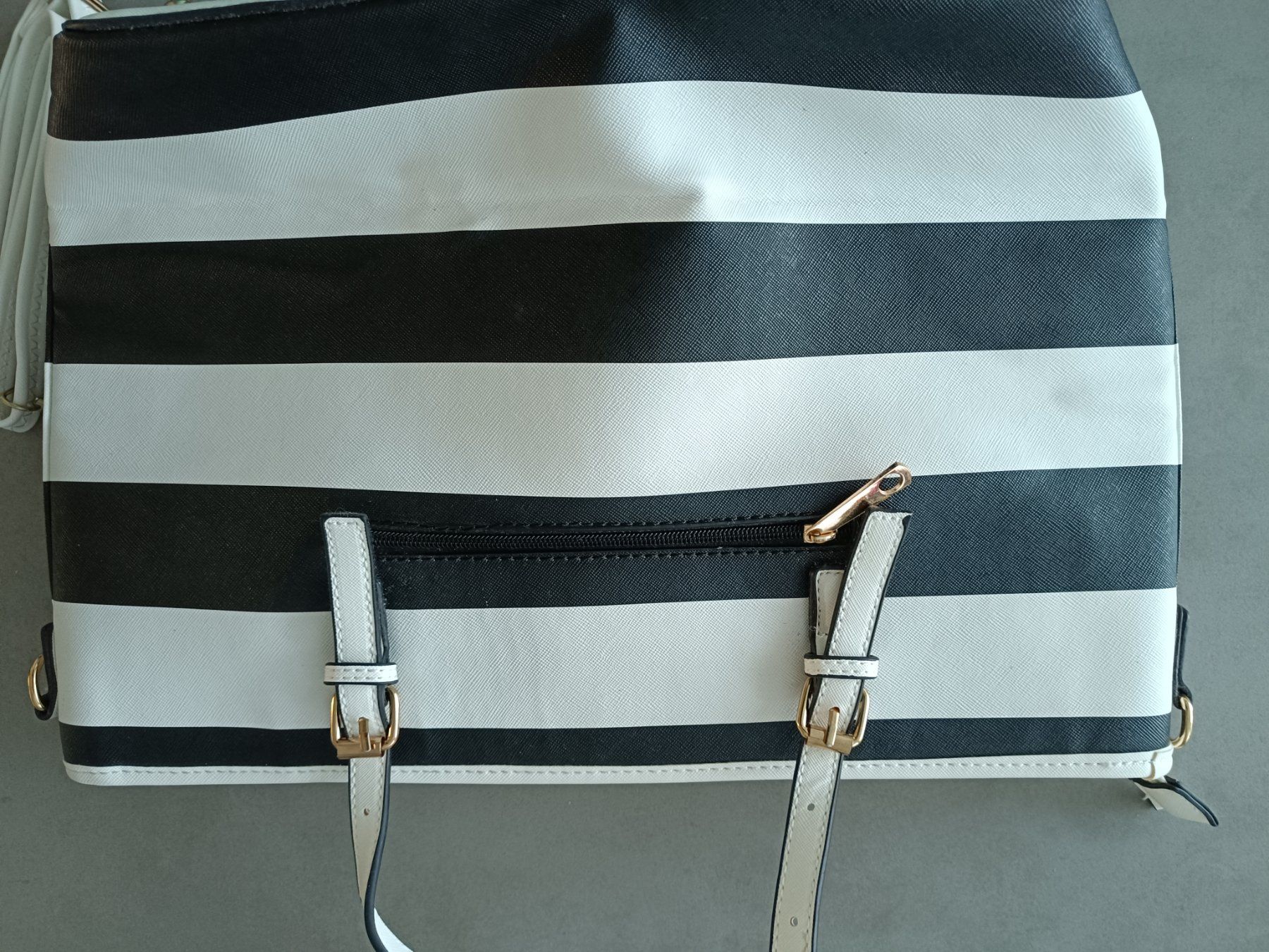Borse da donna: Handtasche gestreift schwarz weiss – Usato da Wohlen AG venduto da Fabe3 2