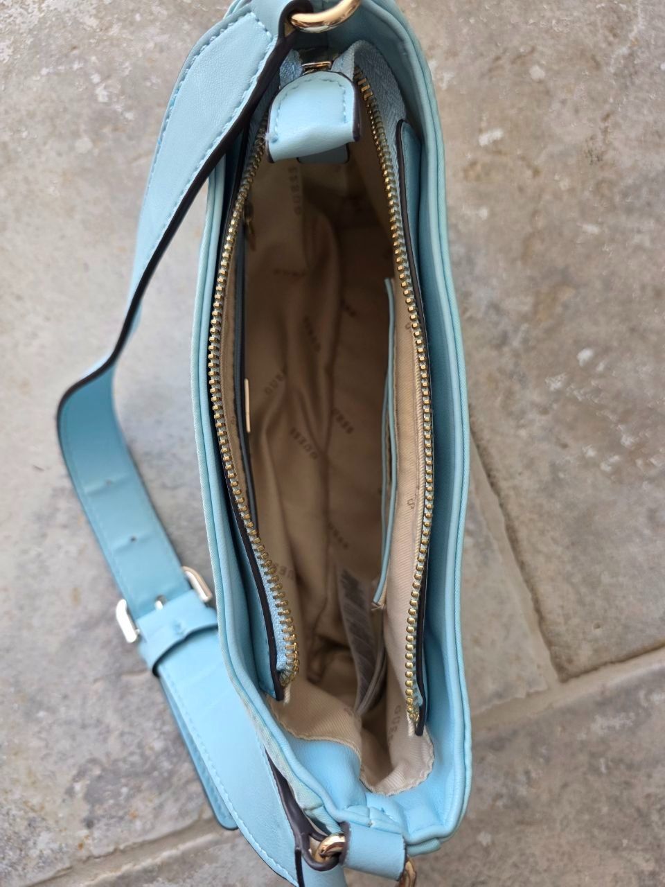 Guess Taschen für Damen: Coole Guess Tasche – Gebraucht aus Maur von Edsch 2
