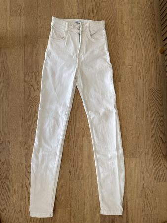Zara Jeans, weiss, Grösse 32, neuwertig für den Sommer