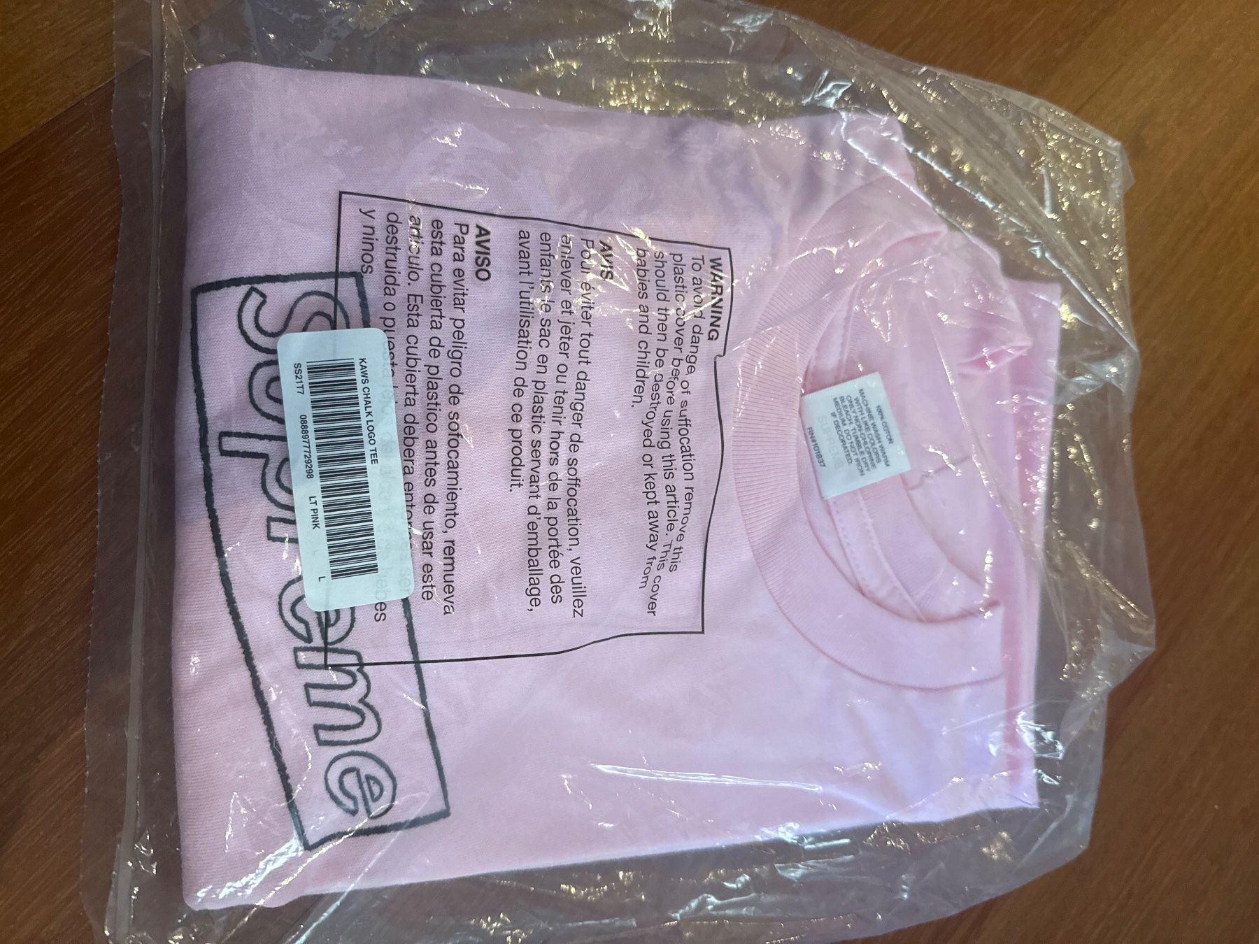 Supreme T-shirts: Supreme KAWS Chalk Logo Tee – Neuf avec emballage d'origine à Küsnacht ZH par SamSneakerSale 1