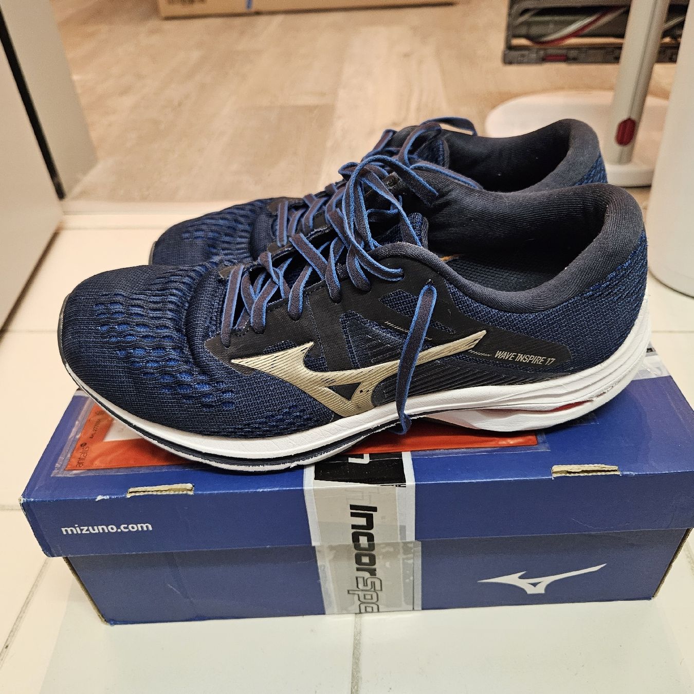 Mizuno Herrenschuhe: Sneaker Mizuno Wave Inspire 17 Gr. 40 1/2 – Gebraucht aus Embrach von Lilly2021