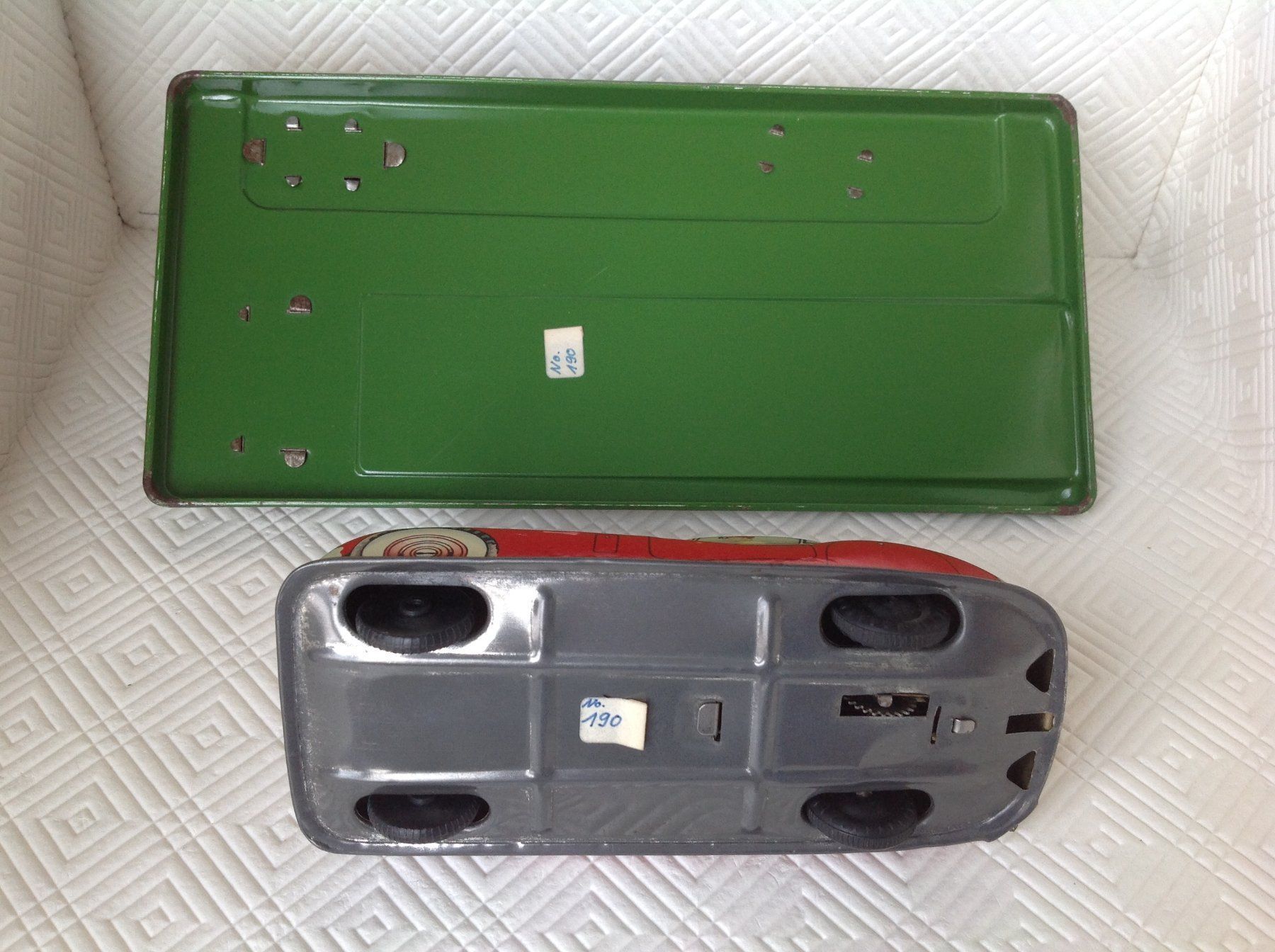 Giocattoli: Oldtimer Altes Blechauto , Jaguar XK mit SHELL Tankstelle – Usato da Seuzach venduto da Jage 7