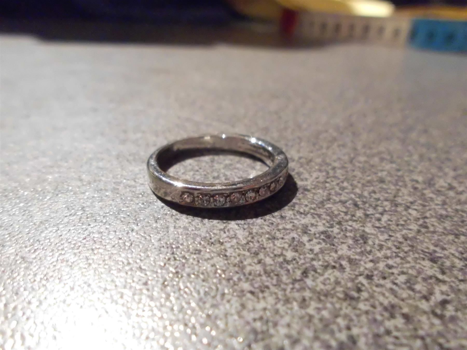 Ringe: Ring mit vielen kleinen Steinen, Silber – Gebraucht aus Zürich von Motzkuh 1
