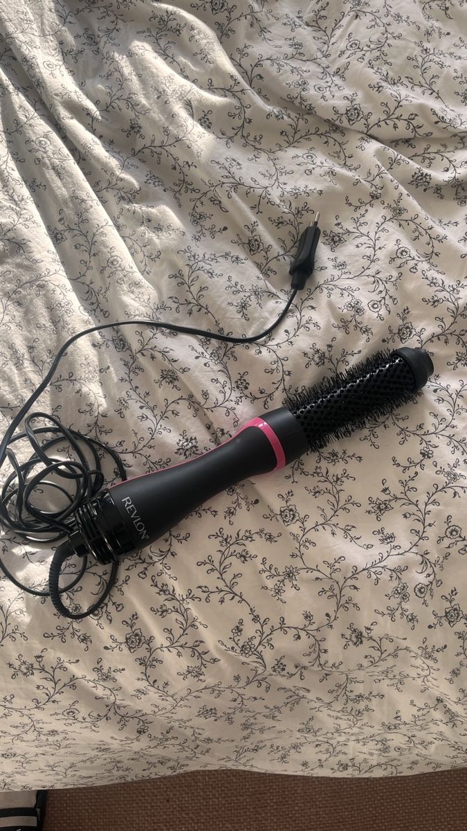 Revlon Föhn: Revlon round brush hair dryer – Gebraucht aus Winterthur von anastasia.zuber