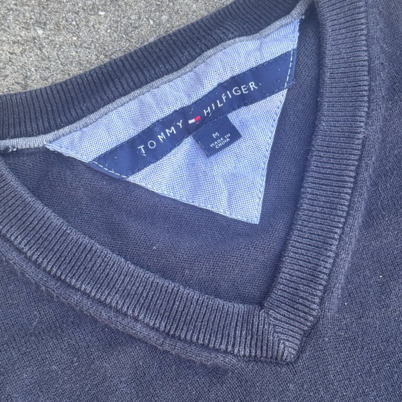 Tommy Hilfiger Maglioni & Felpe: Tommy Hilfiger v-neck classic sweatshirt pullover pull – Usato da St. Gallen venduto da sourced_limited 2