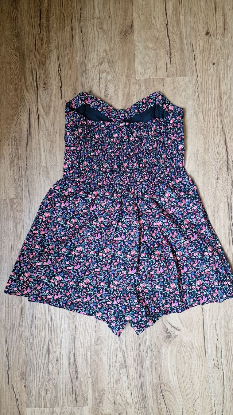Tute: Sommerlicher Playsuit/Romper mit Blumenmuster, Grösse S! – Usato da Mönchaltorf venduto da nzhuravel 4