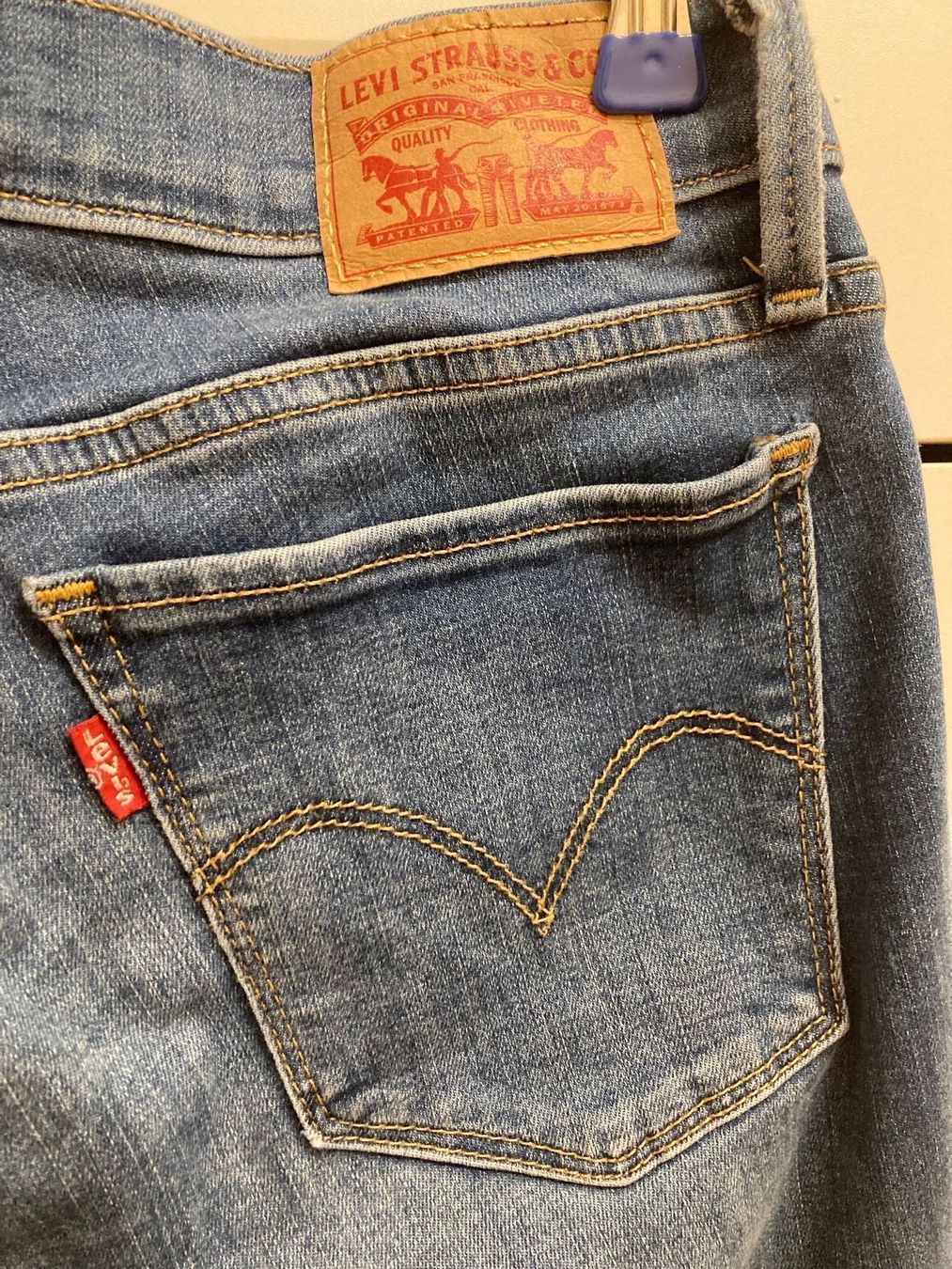 Levi's Jeans: Jeans Levi’s Damen – Nuovo (secondo la descrizione) da Dübendorf venduto da Sebashop 1