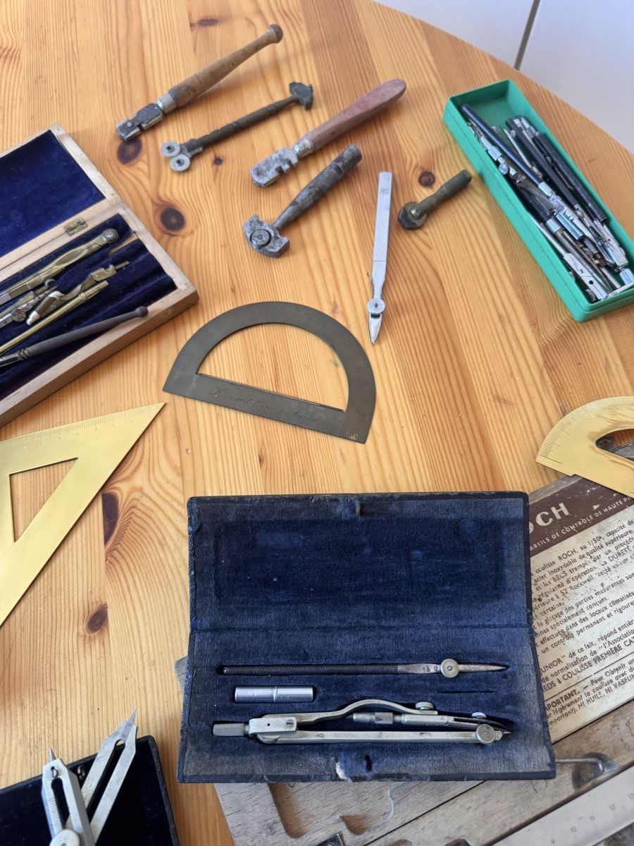 Tutti gli attrezzi: Ensemble instruments dessin technique Kern Roch ancien – Usato da Vésenaz venduto da Angela.C3 4