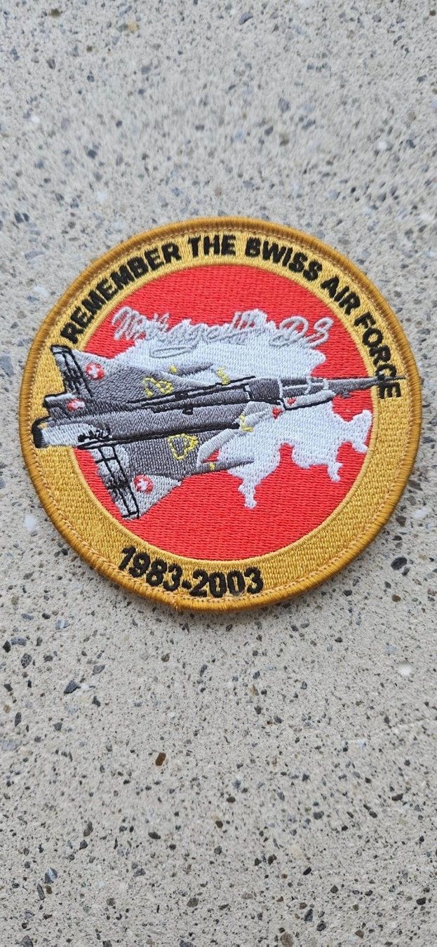 Schweizer Armee Plaketten & Abzeichen: *** Badge Remember Swiss Air Force mit klett *** – Neu und originalverpackt aus Riedholz von fr_sIruP