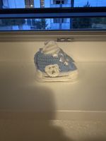 Gehäkelte Baby-Schühchen, hellblau/weiss, Frühling 48