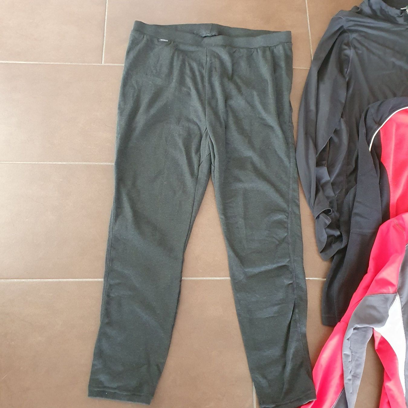 Lotti di vestiti: Sportkleider-Paket – Usato da Bilten venduto da pelanov 1