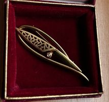 Sehr schöne Goldbrosche mit Edelstein 750 4,9 gr
