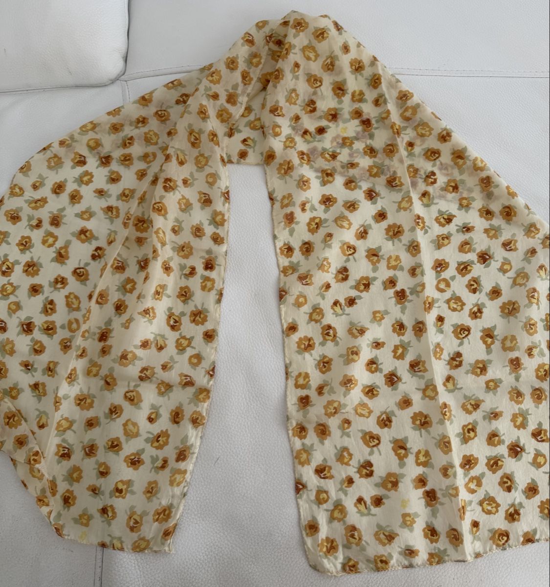 Foulards, Tücher & Schals: Seiden Schal 🌸 – Gebraucht aus Opfikon von Luis144