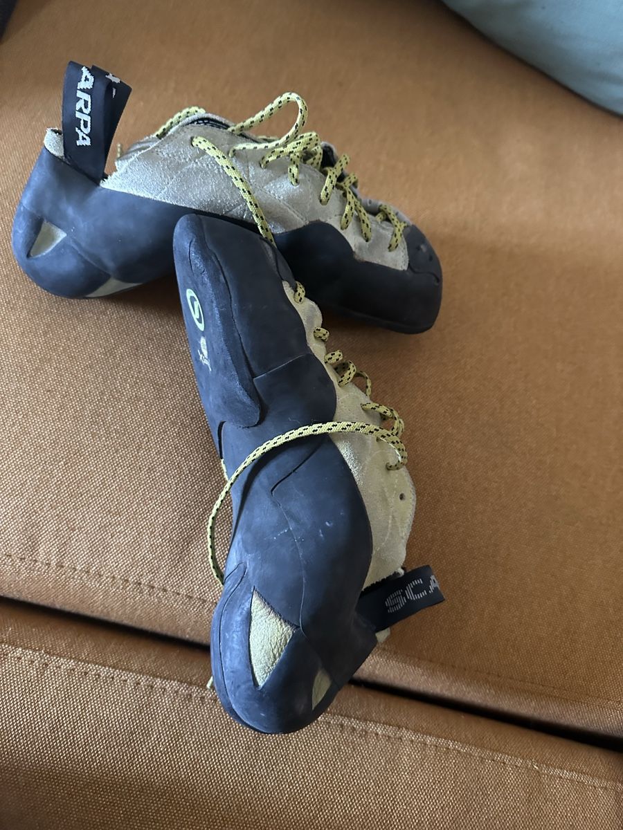 Scarpa Scarpe da uomo: Kletterschuhe SCARPA MAGO Grösse 41.5 gebraucht – Usato da Signau venduto da Luuuukaaaaass 1