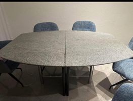 Esstisch mit Granitplatte und Metallbeinen guter Zustand
