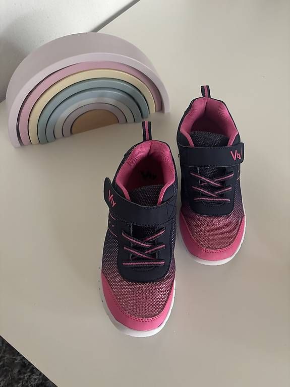 Chaussures filles: Sneaker, Grösse 33 – D'occasion à Langenthal par BodyandSoul