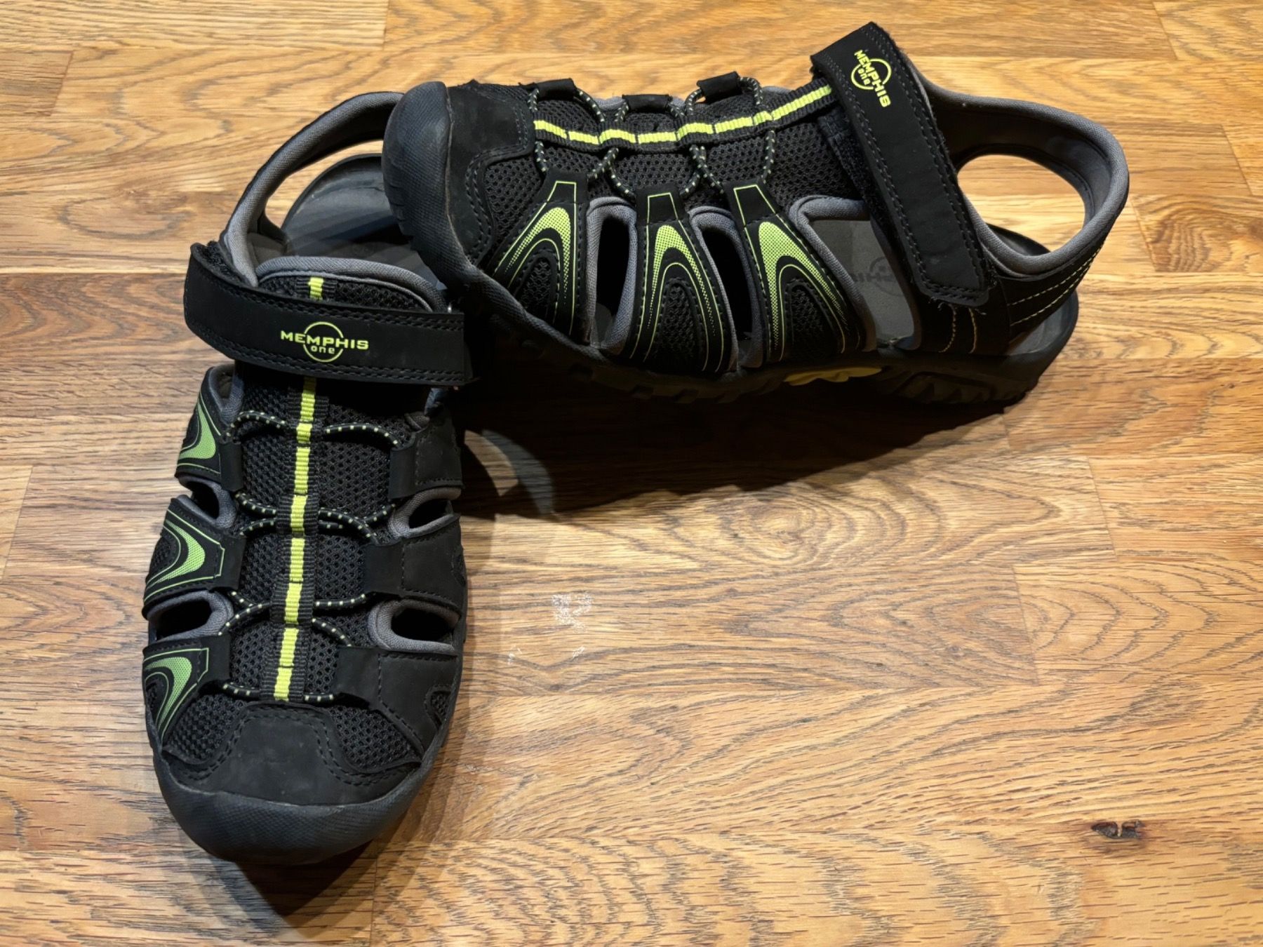 Schuhe für Jungen: Geschlossene Sandalen Gr.38 – Gebraucht aus Oberdorf SO von sa-na