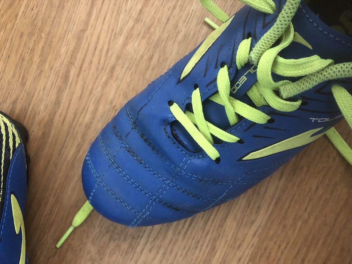 Scarpe da uomo: Fussballschuhe 30/31 – Usato da Zürich venduto da Li04 2