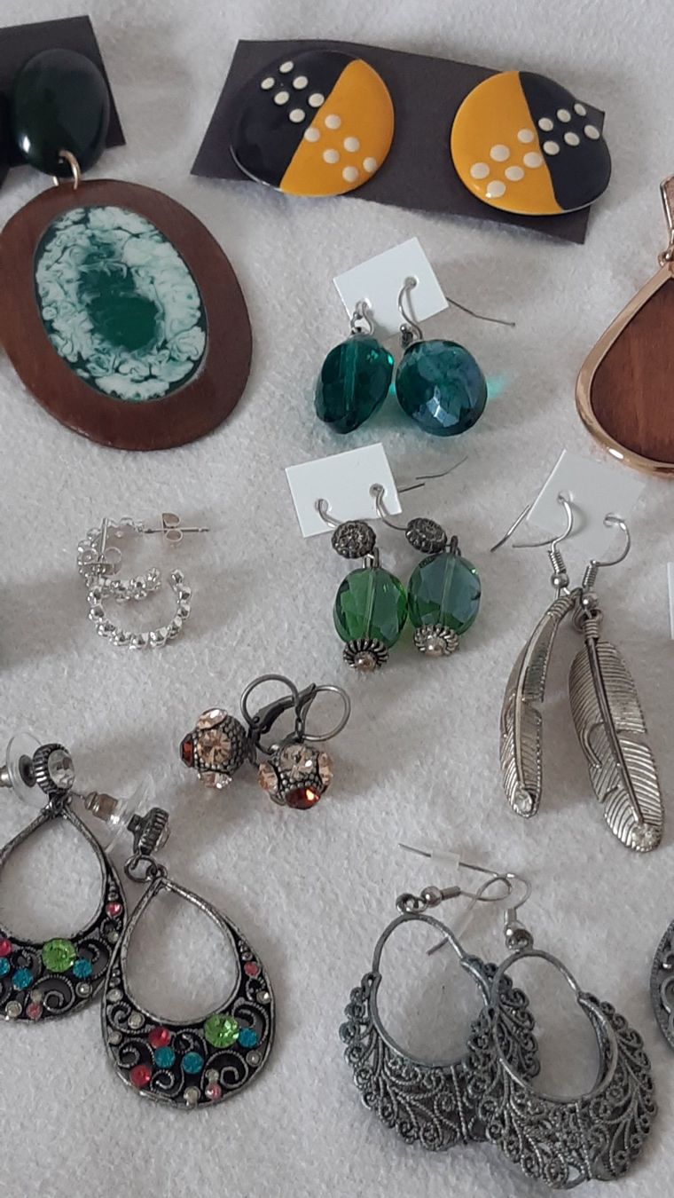 Altri gioielli: 20-teiliges Ohrschmuck-Set: Vintage & moderner Modeschmuck – Usato da Emmenbrücke venduto da WillisauerRingli 2