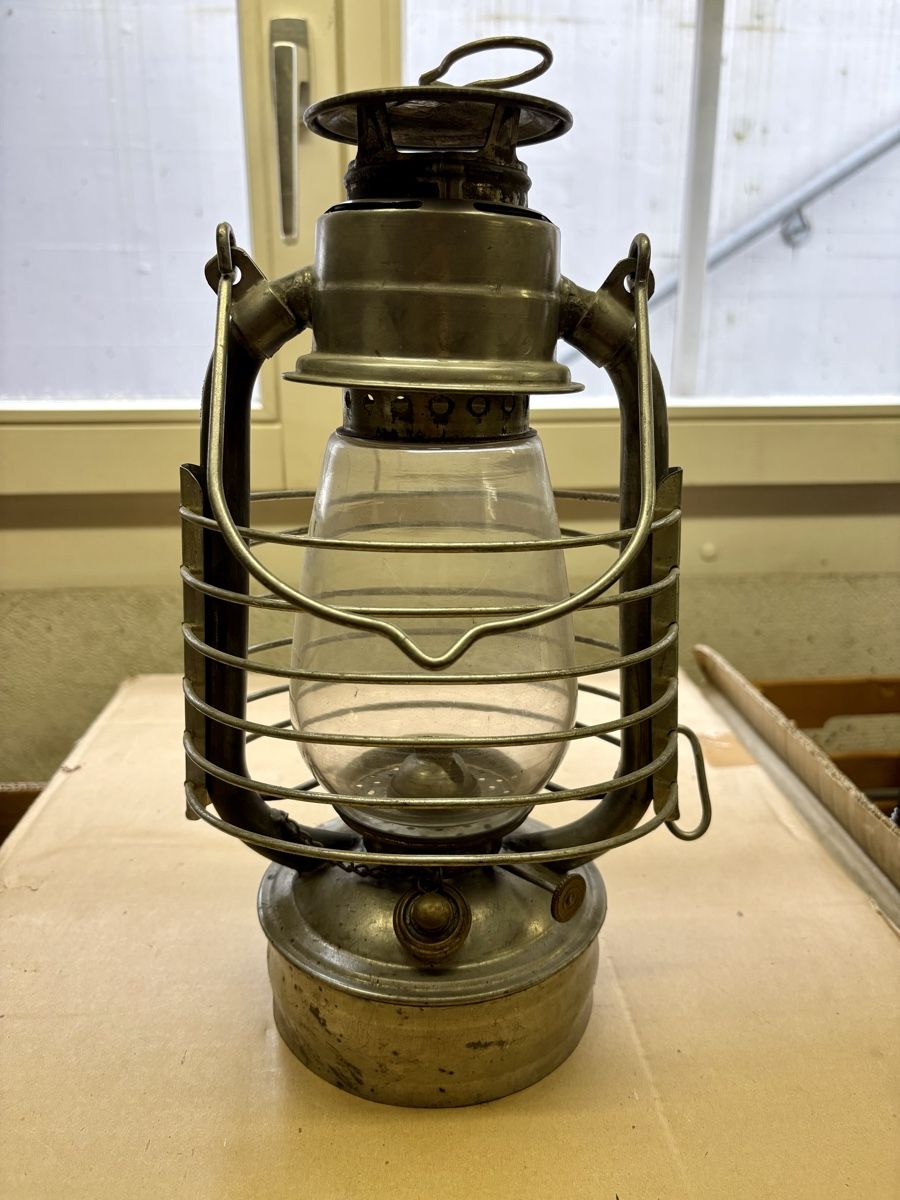 Armée suisse Lampes & Eclairage: Petroleumlampe/ Sturmlaterne Armee – D'occasion à Meilen par mogli_luna
