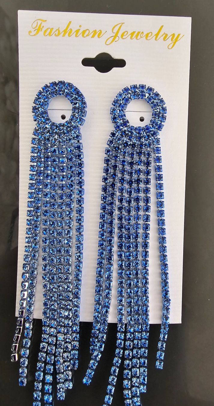 Ohrringe & -stecker: Ohrringe mit blauen Strasssteinen neu – Neu und originalverpackt aus Brunnen von tan_5pl5