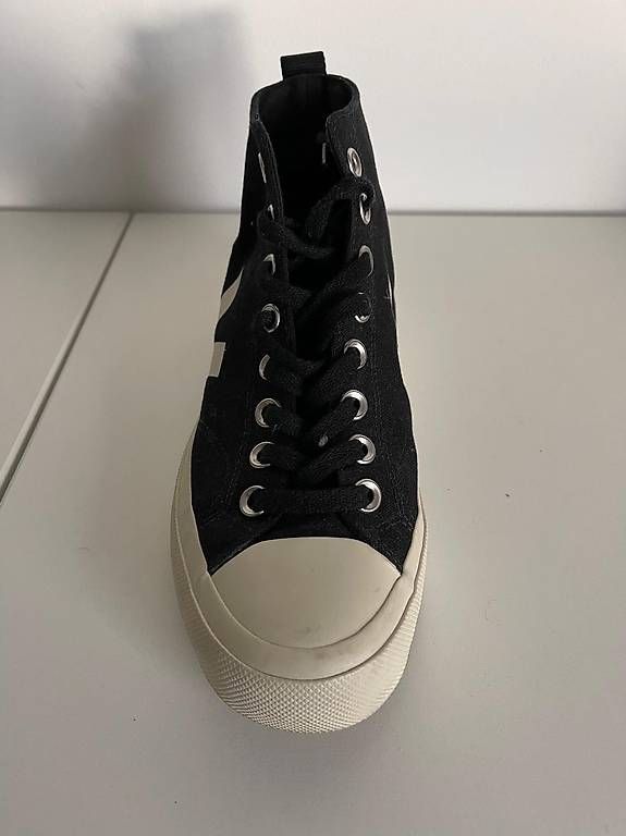 Damenschuhe: Sneaker VEJA WATA – Neu und originalverpackt aus Triesen von Chevalley 2