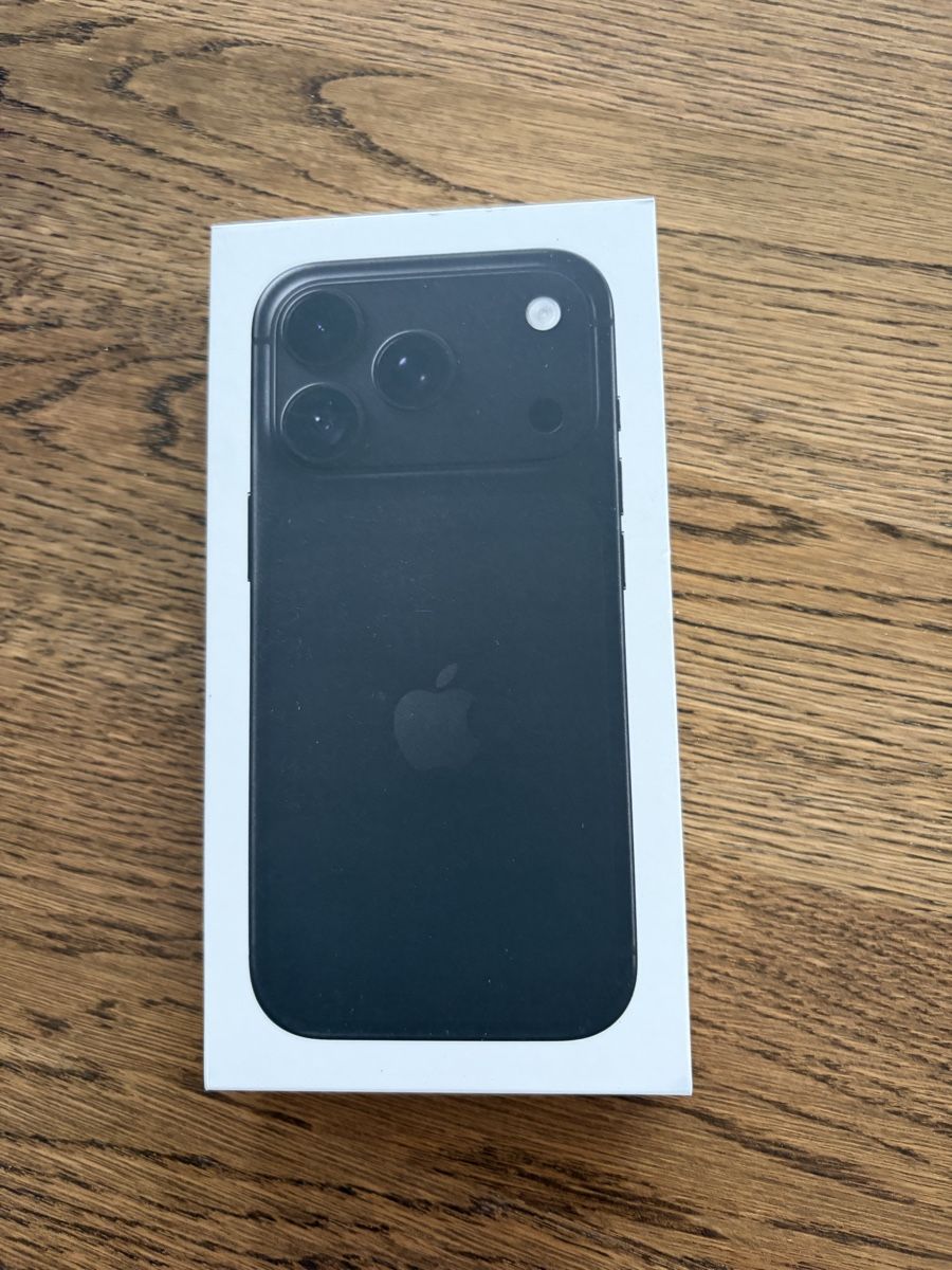 Apple Telefoni cellulari / Smartphones: Iphone 18 pro ungeöffnet – Nuovo e nell'imballaggio originale da Root venduto da Eisblume79