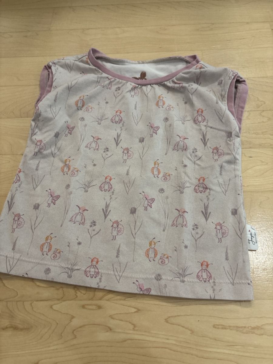 Blusen, T-Shirts & Tops: Handmade T-Shirt 110 – Gebraucht aus Aesch/BL von Joya-83