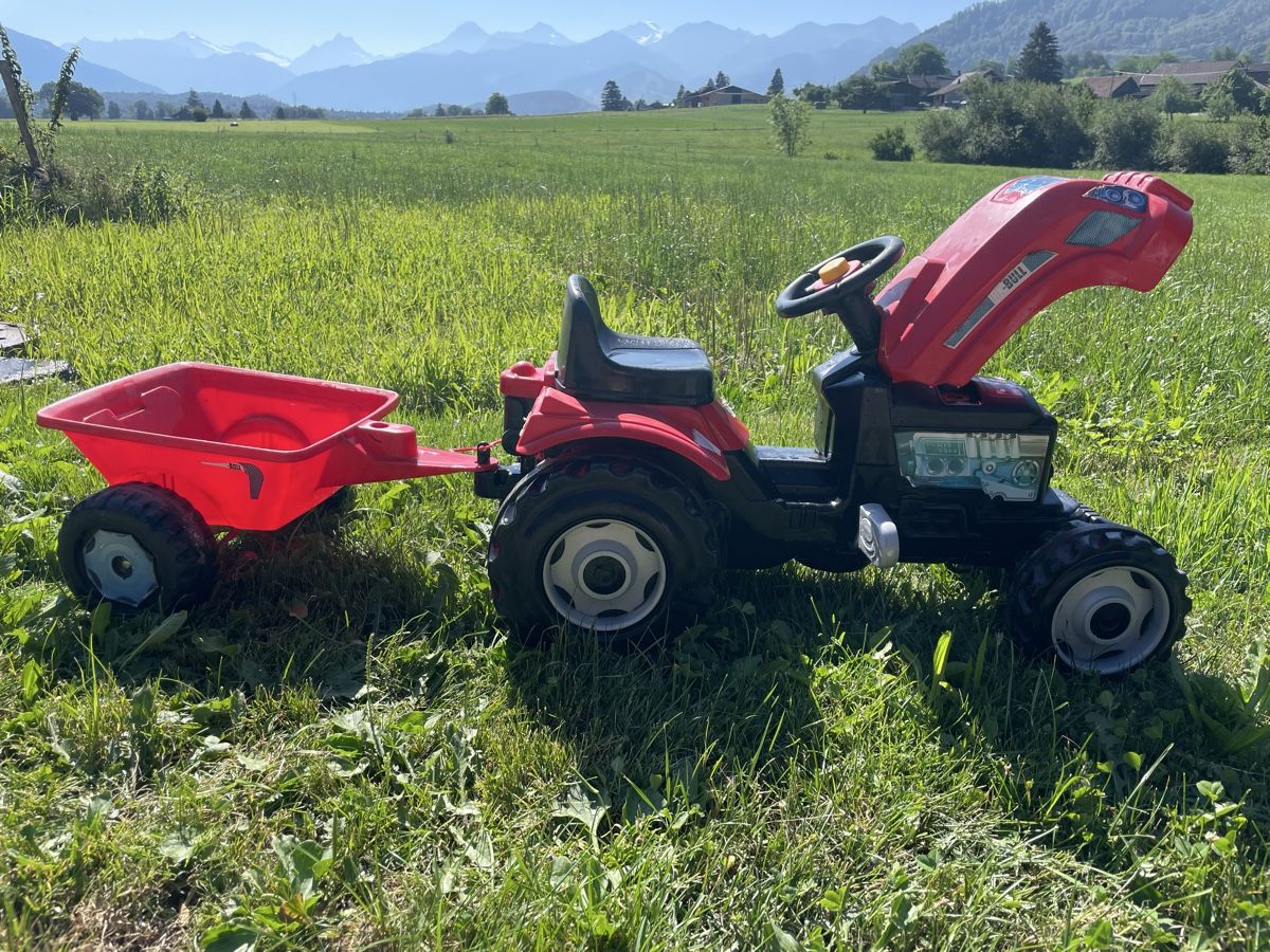 Fahrzeuge für Kinder: Kindertraktor mit Anhänger von Snoby – Gebraucht aus Reutigen von Schu456