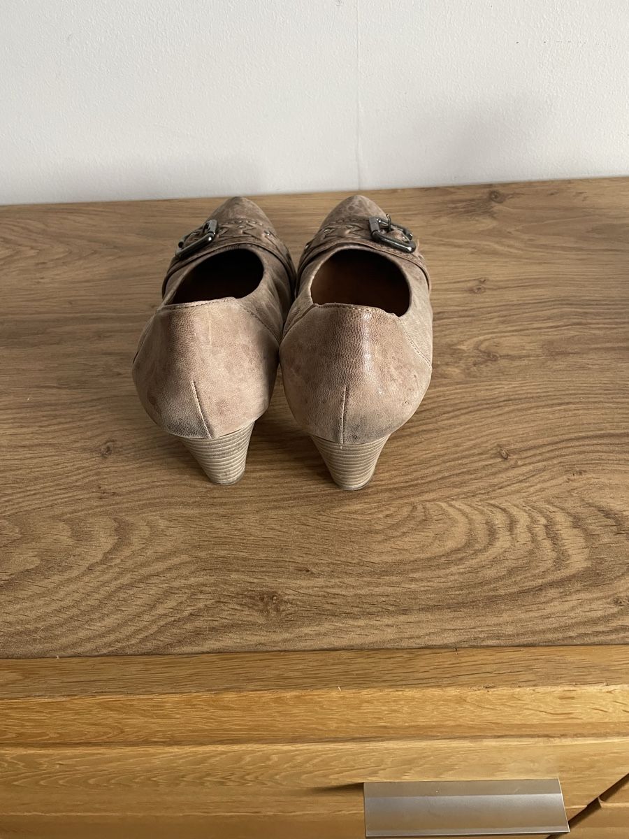Scarpe da donna: Escarpins couleur beige – Usato da Blignou (Ayent) venduto da Ctomy 1