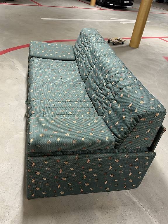 Sofas: Schlafsofa zu verschenken  – D'occasion à Zürich par and_9bmb 4