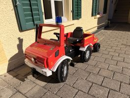 Kinderfahrzeug Unimog Feuerwehrauto mit Spritzwagen Anhänger